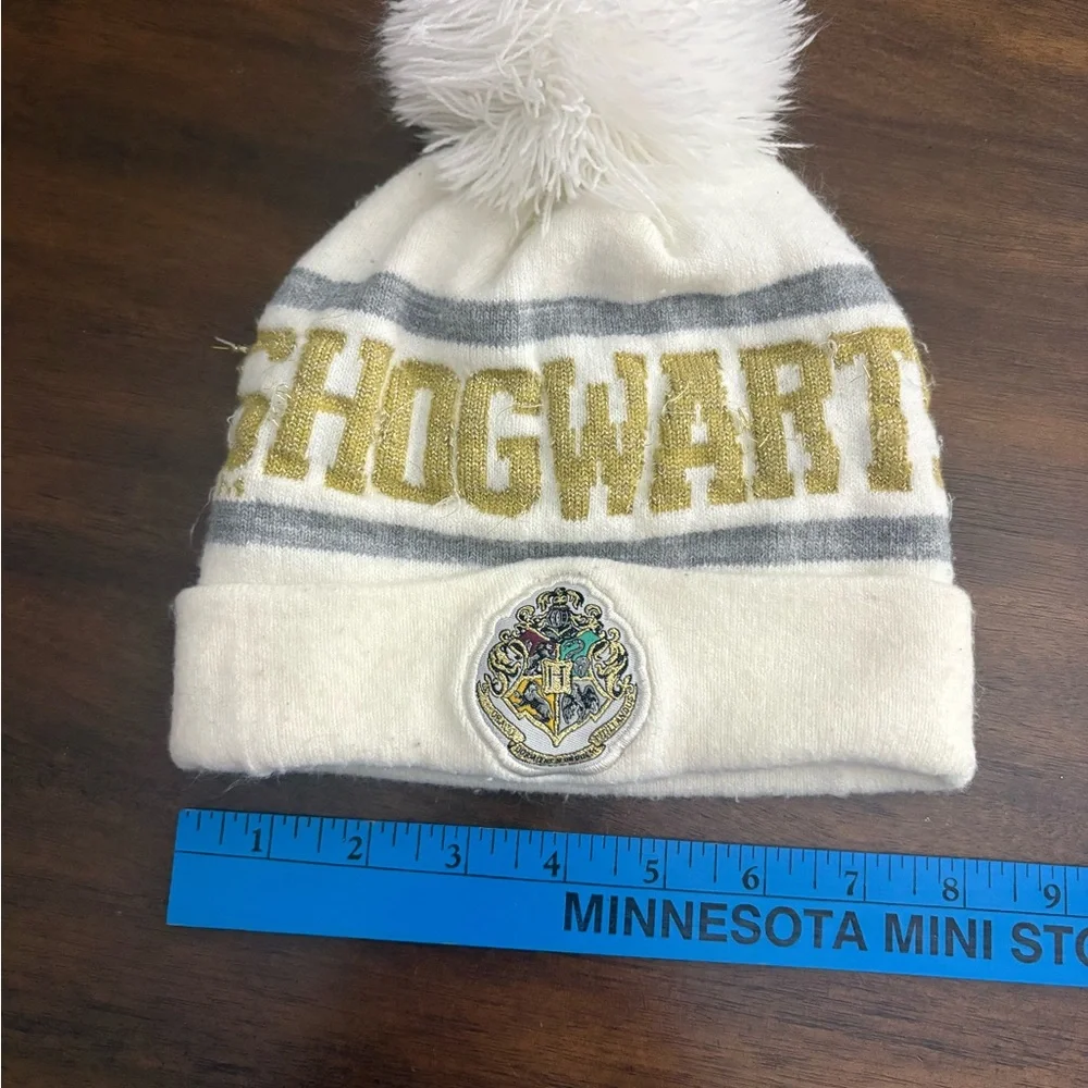Hogwarts Harry Potter Kids Pom-Pom Hat in White and Gold fall winter